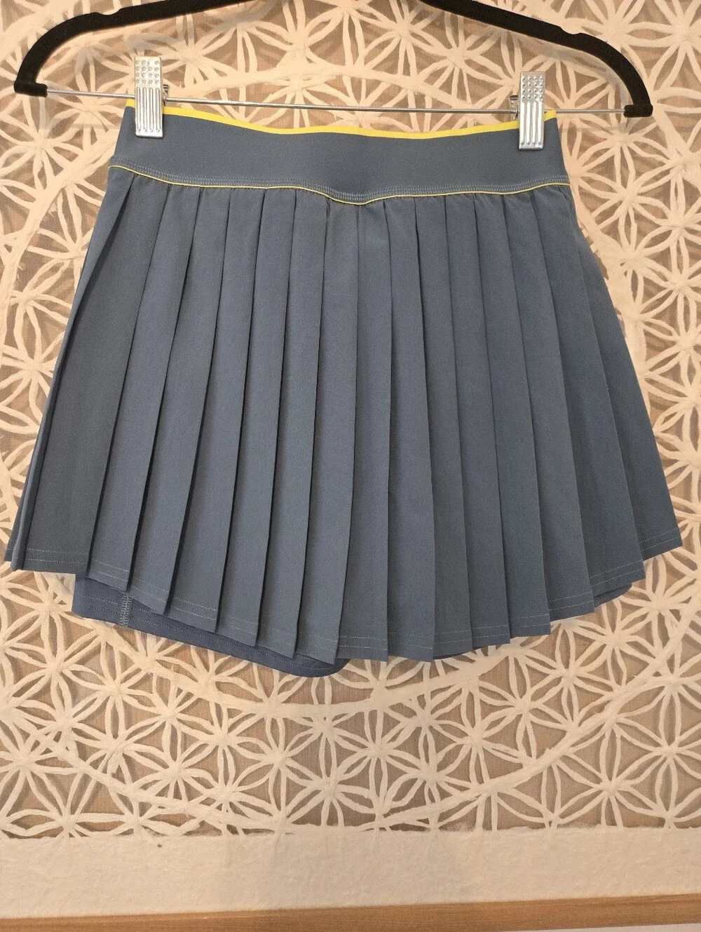 New Balance Pleated Tennis Skort NWT Teal Yellow WK41402 Size Small - Picture 7 of 8